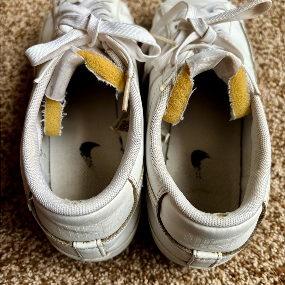 Nike White Low-Top Sneakers - Picture 6 of 8